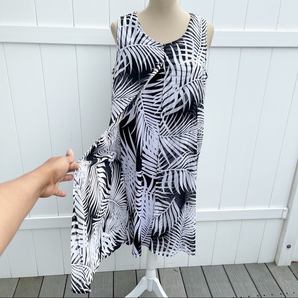 Susan Graver Dresses & Skirts - Susan Graver Women Palm Print dress Sz M